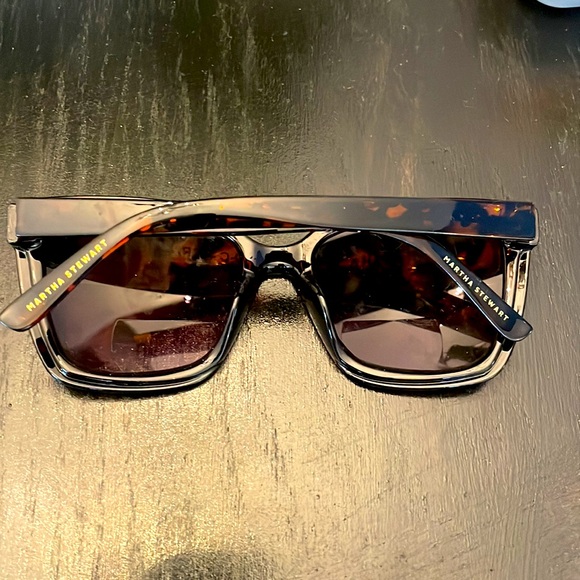 Martha Stewart Sunglasses NWT - Picture 2 of 2